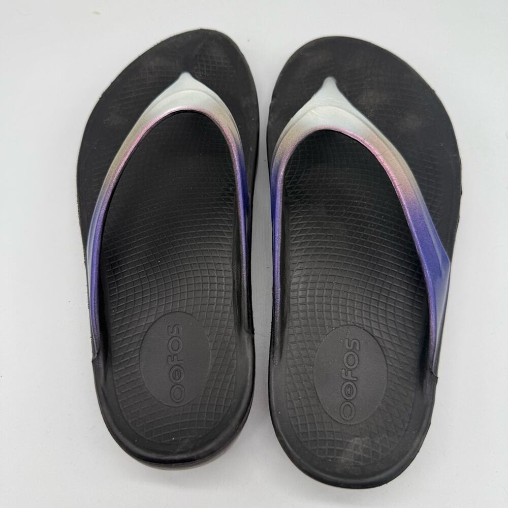 OOFOS Women's Black Flip Flop Sandals with Iridescent Pink-Purple-Blue Straps - Picture 5 of 9